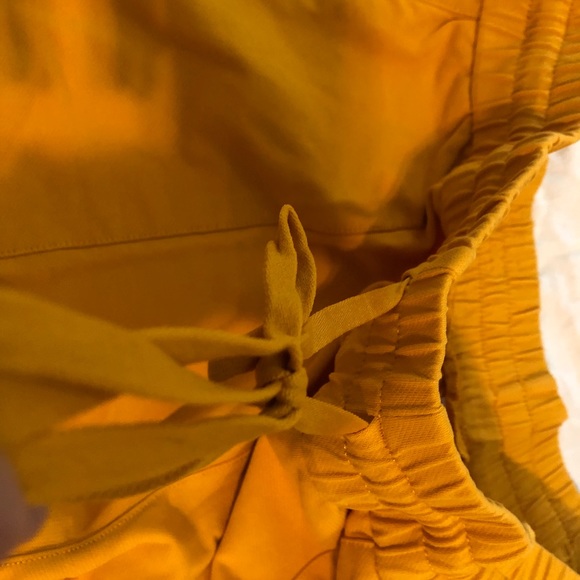 New Calia by Carrie Underwood mid rise short. 3.5“ inseam - Picture 4 of 5